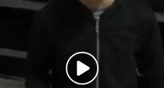 Bimbo armato canta canzone neomelodica