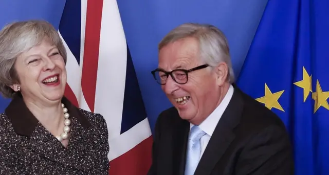 'Telefonata amichevole Juncker-May'