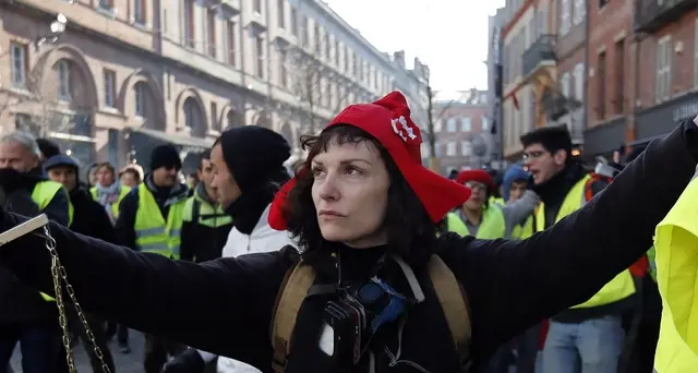 25mila gilet gialli in piazza in Francia