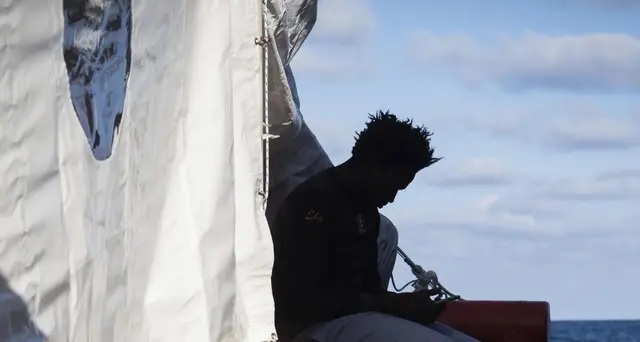 Papa, appello per i 49 migranti in mare