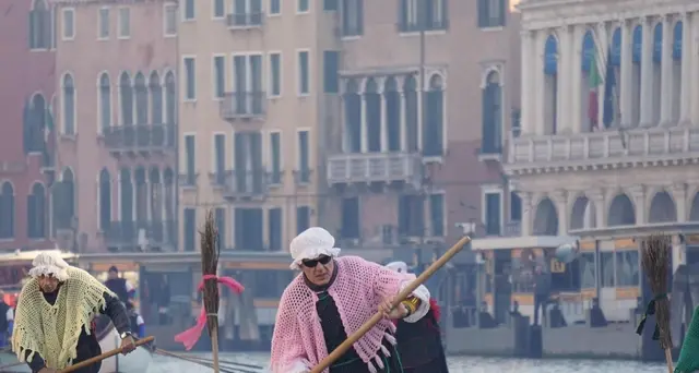 Regata Befane in Canal Grande a Venezia