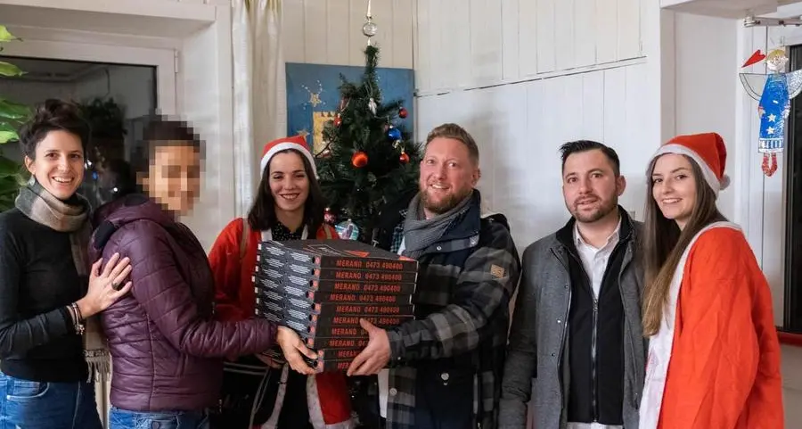 Carico di pizze per le feste di Natale