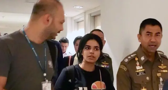 Ragazza saudita verso l'Australia