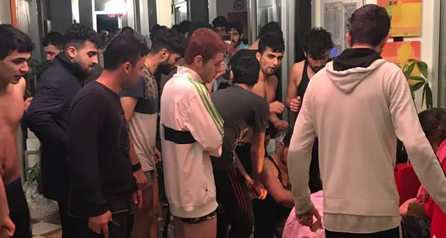 Migranti su barca incagliata, salvati