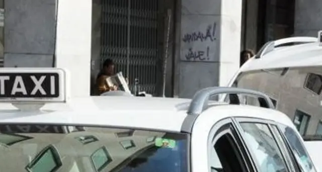 Taxista soccorre feriti, ucciso da auto