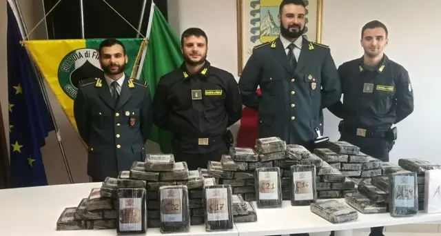 Porto Gioia T., sequestro 115 kg cocaina