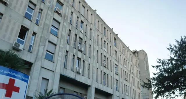 Crolla soffitto in ospedale 'formiche'