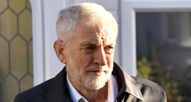 Corbyn presenta la mozione di sfiducia