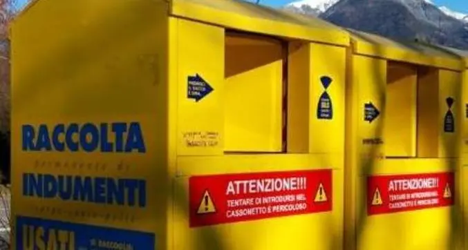 Arrivano le nuove campane per la raccolta degli abiti usati