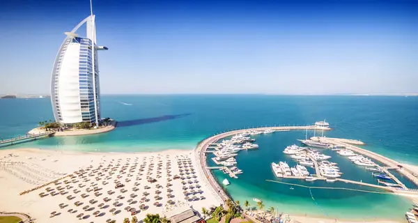 Non paga la super multa, salta la luna di miele a Dubai