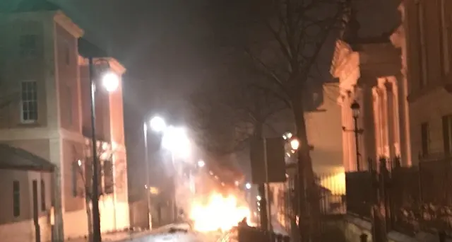 Autobomba esplode a Londonderry