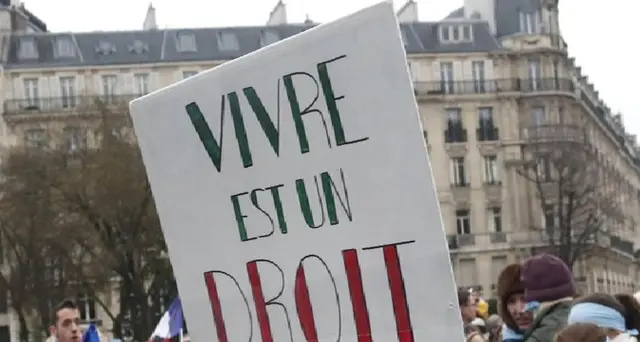 A migliaia a Parigi contro l'aborto