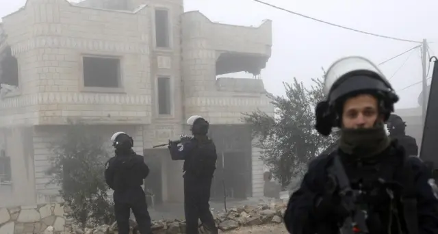 Israele bombarda obiettivi Iran in Siria