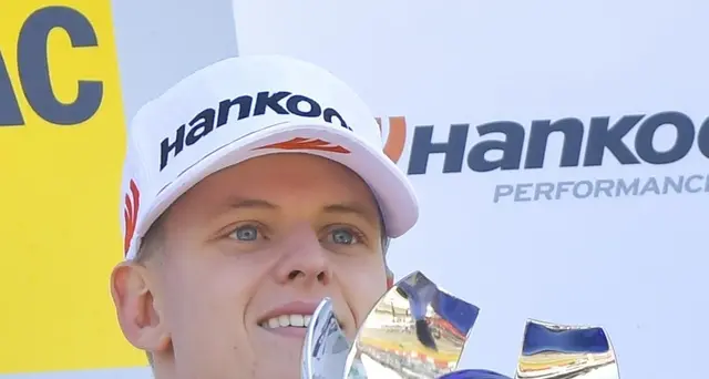 Schumi jr. batte Vettel in esibizione
