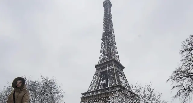 Neve a Parigi, chiusa Torre Eiffel