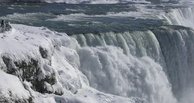 Cascate Niagara gelate