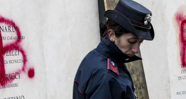 Scritte insulti contro Guido Rossa