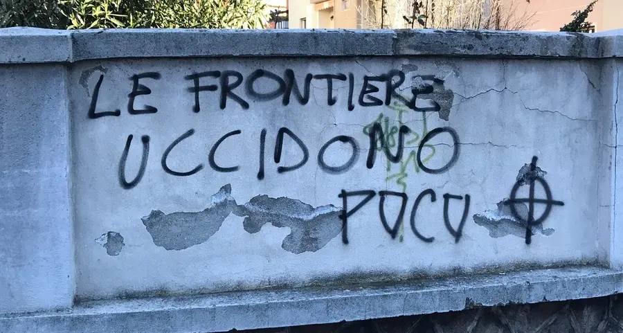 Piani, scritte fasciste: «Cancellatele»