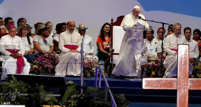 Papa, migranti non sono male sociale