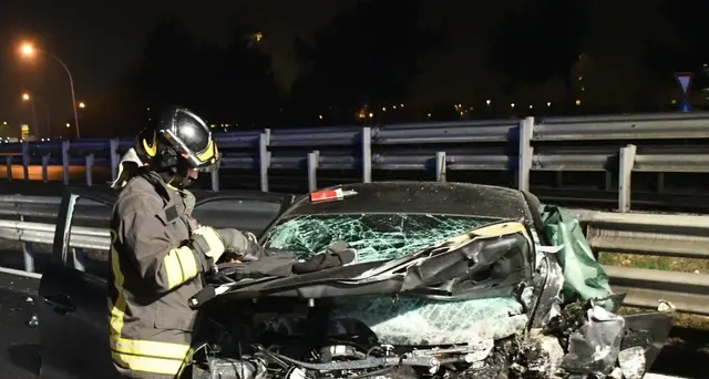 Auto contromano, un morto e 4 feriti