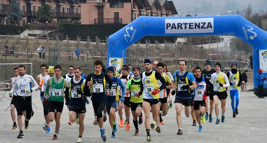 Anesi e Negasi a braccia alzate