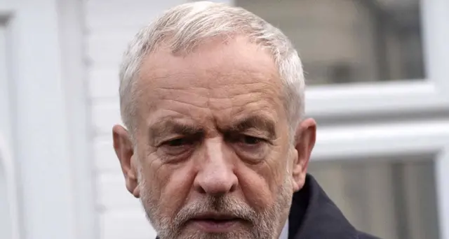 Corbyn: con May rischiamo il no deal