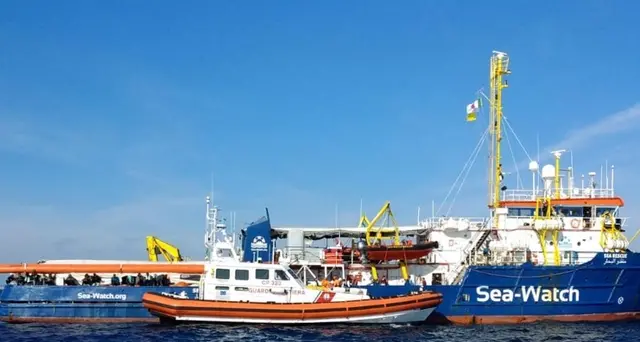Sea Watch partita, rotta verso Catania