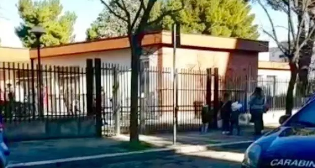 Incappucciati in asilo spaventano bimbi