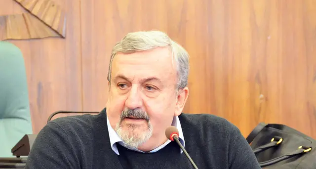 'Renzi e Vendola vogliono farci perdere'