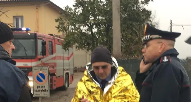 Ondata di piena, 6 carabinieri feriti