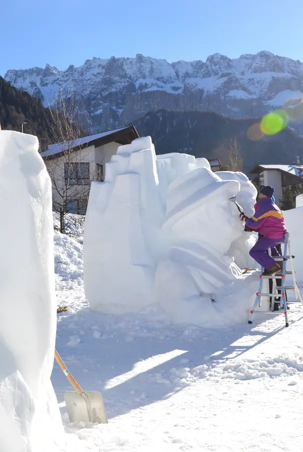 Sculture di neve fino a marzo dedicate al Sassolungo
