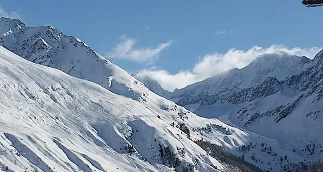 Valanga in Trentino blocca auto,liberata