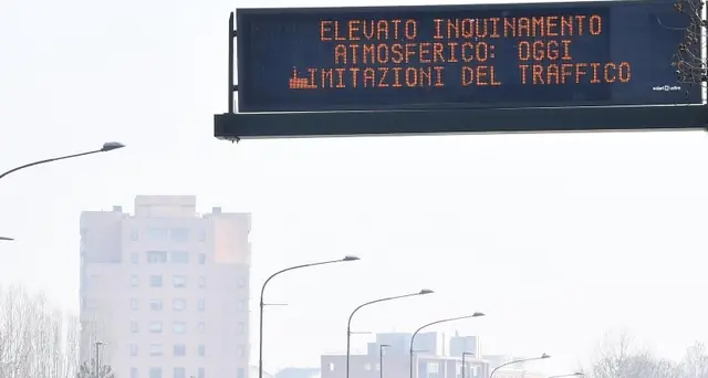 Ue, Italia con più aree rischio per smog