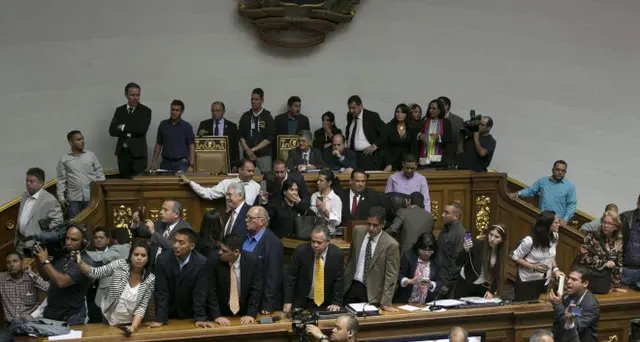 Venezuela, sì Parlamento aiuti umanitari