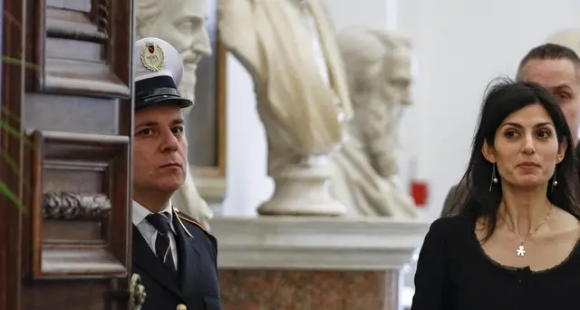 Raggi, pretendo pulizia in Ama e strade
