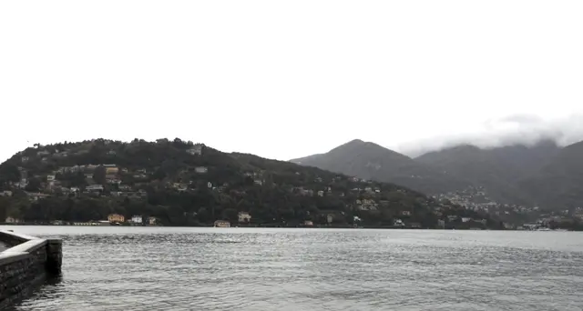 Ultraleggero precipita nel lago di Como