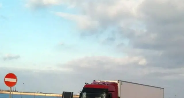 Pastori sardi bloccano tir a P.Torres
