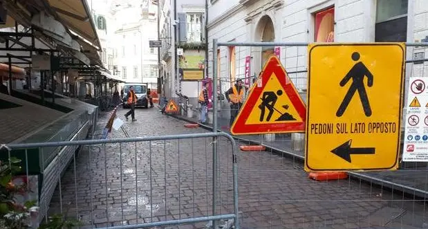 Piazza delle Erbe, al via i lavori per il rifacimento della pavimentazione