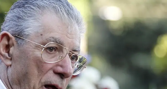 Bossi, condizioni critiche ma stabili