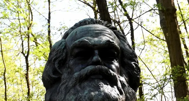 Nuovo vandalismo su tomba Marx a Londra
