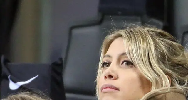Wanda in lacrime, e Marotta chiama in tv