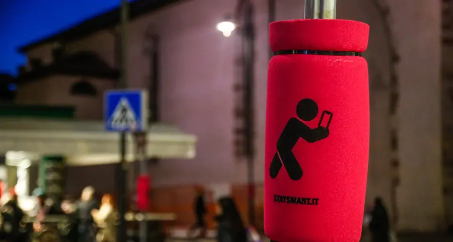 Gli airbag fucsia dividono Ma l’Appa li difende