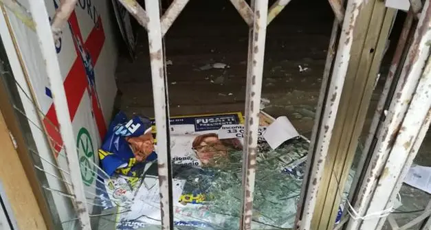 Blitz antiterrorismo. Arrestati 7 anarchici: tra gli attentati anche quello alla Lega di Ala