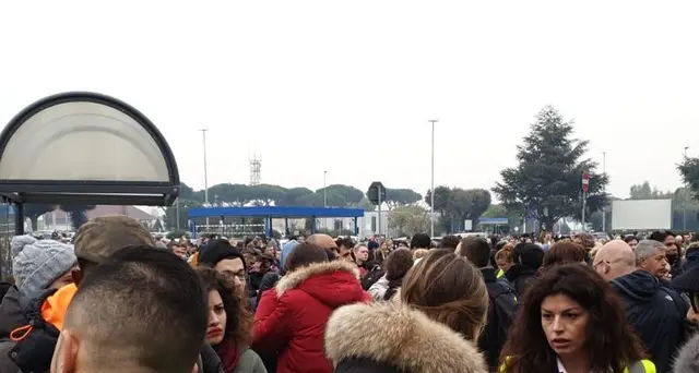 Incendio a Ciampino, scalo evacuato