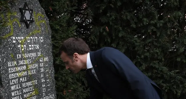 Macron alle tombe ebraiche profanate