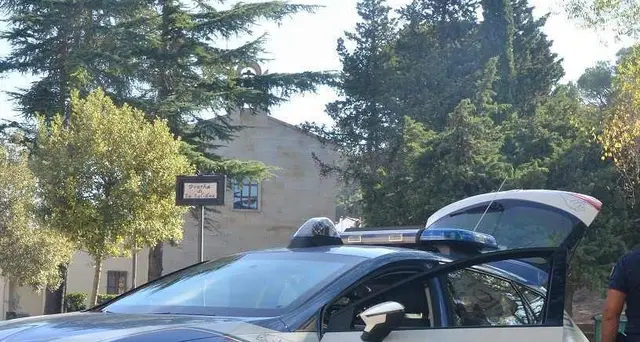 Latte: bomba inesplosa e scritte