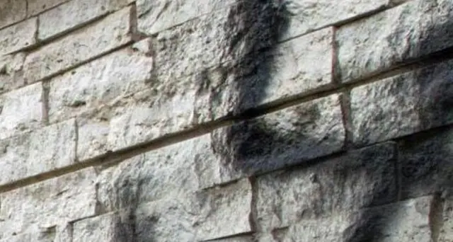 Scritte razziste su casa nel Milanese