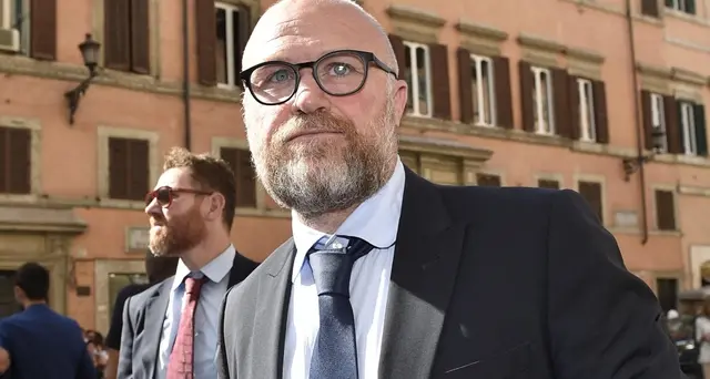 Nogarin, basta sindaco,candidato Europee