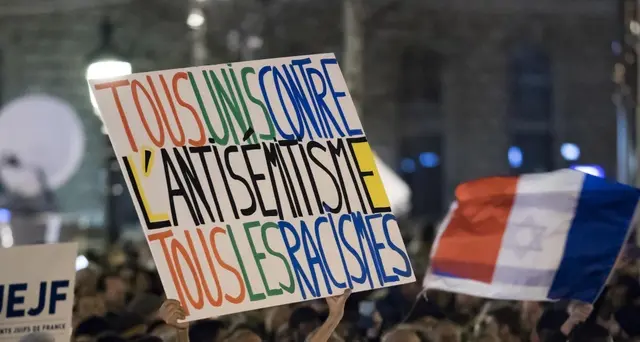 Lione, svastiche e scritte antisemite