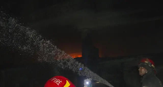 Maxi-incendio in Bangladesh, 45 morti